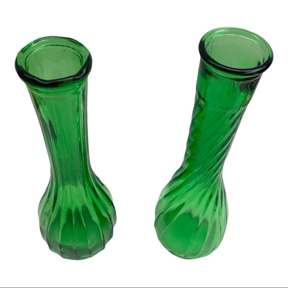 VTG Hoosier Emerald Green Glass Spiral & Ribbed Scallop Rim Bud Vase Set of Two - Picture 6 of 9